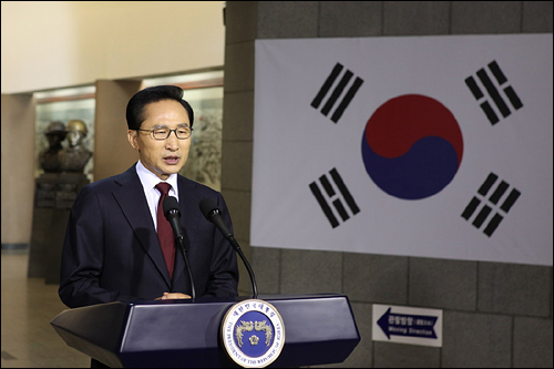 이명박 대통령은 2010년 5월 24일 오전10시 전쟁기념관 호국추모실에서 천안함 관련 대국민담화문을 발표했다. 