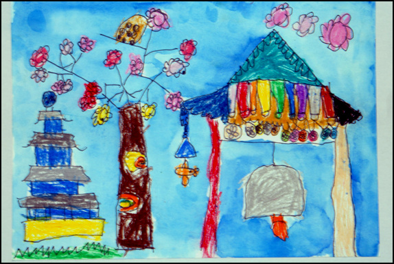 다솔어린이집에 다니는 유치부 김효빈의 그림. 효빈이는 자연속에 색깔을 그려냈다. 회색빛 탑도 종각도 그리고 나무도 모두가 색을 입었다.