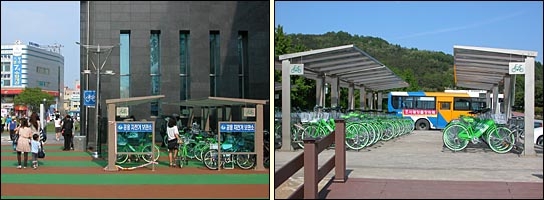 (왼쪽) 온양온천역 앞의 공용자전거 대여소. (오른쪽) 신정호 주차장 곁의 공용자전거 대여소.