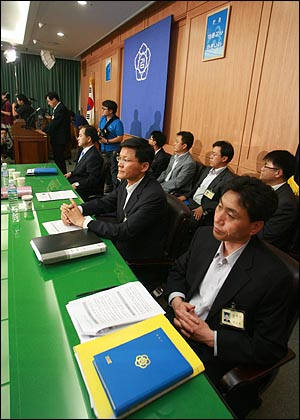 10일 오후 서울 종로구 감사원 회의실에서 '천안함 침몰사건 대응실태' 감사 결과 중간발표가 진행되고 있다.
