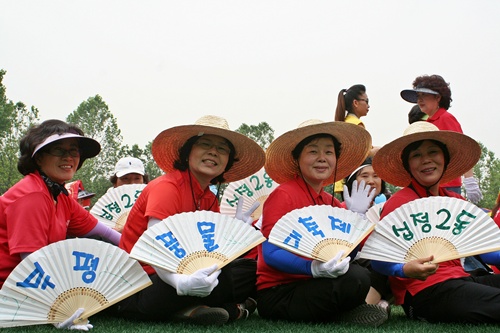  부채살로 만든 부평풍물대축제 로고.