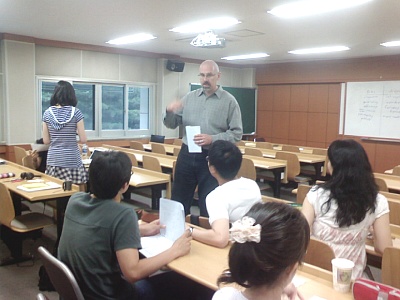 지난해 서울대학교 로스쿨 국제하계강좌의 Tom Ginzburg 교수