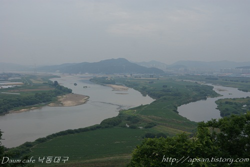 낙동강과 금호강이 만나는 두물머리의 아름다운 정경이다.