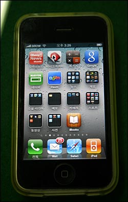  iOS4로 업그레이드된 아이폰 3Gs.