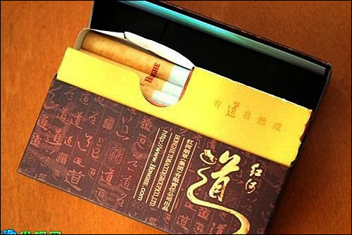 중국에서 가장 비싼 담배 훙허다오. 고가에도 불구하고 판매량이 급속히 늘고 있다.