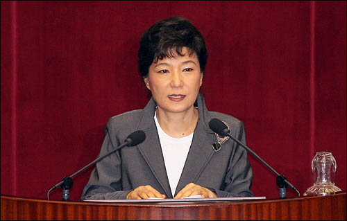 박근혜 한나라당 전 대표가 29일 국회 본회의에서 세종시 수정안에 대해 반대토론을 하고 있다.