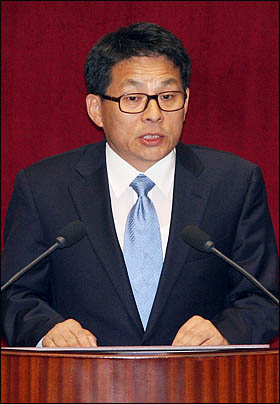 차명진 한나라당 의원이 29일 국회 본회의에서 세종시 수정안 찬성토론을 하고 있다.