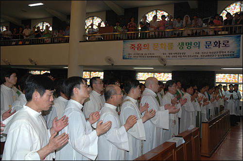4대강사업저지천주교연대는 4일 오후 창원 사파성당에서 '생명평화 미사'를 올렸다.