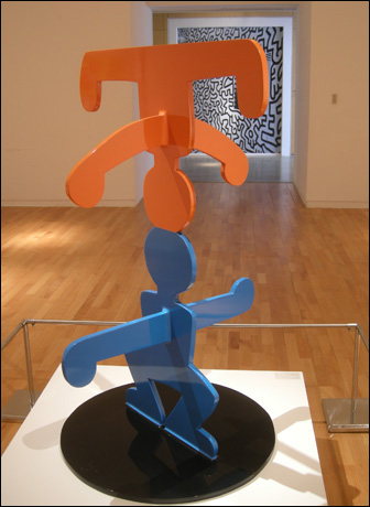 '곡예사(Acrobats)' enamel on aluminum 높이 122cm 1986. 아라리오갤러리소장