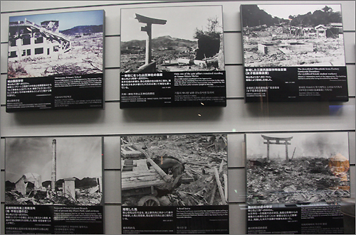 나가사키 시립 원폭자료관의 전시물. 원폭 이후의 도시 모습.