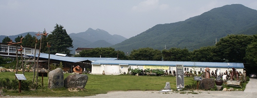 보천도예창조학교 전경 고성에 있는 수로요.보천도예창조학교 전경.