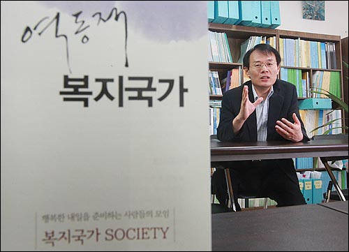 복지국가소사이어티 공동대표인 이상이 제주대 교수는 최근 박근혜 한나라당 전 대표의 복지 노선에 대해 '줄푸세(세금과 정부 규모를 '줄'이고, 불필요한 규제를 '풀'고, 법질서를 '세'우자)' 노선을 바꾸지 않는 한 '진짜 복지국가'를 할 수 없다고 강조했다.