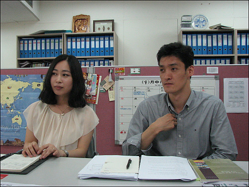 문화커뮤니케이션팀 전진성 팀장(우측)과 김지현씨