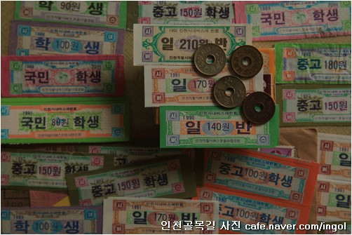 인천에서는 초중고등학교와 일반 모두 종이로 된 버스표만 오래도록 써 왔고, 쇠표가 나온 뒤로도 초중고등학생은 종이 버스표만을 썼습니다.