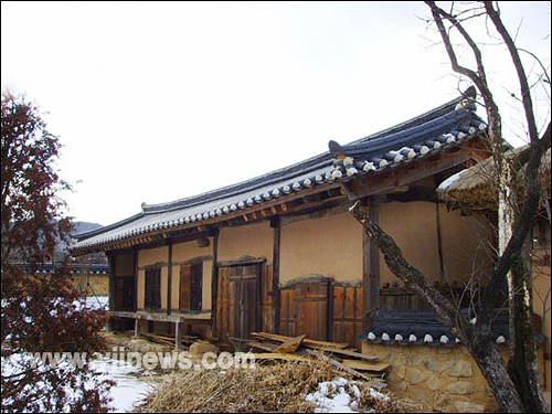 금광리 마을 안에 있는 유형문화재 제341호 장석우가옥