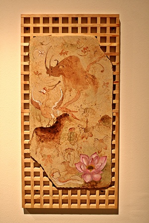 이연옥 작 ‘칠백년만의 외출’(watercolor on yellow stone. 22.0×40.0cm, 2010.) 