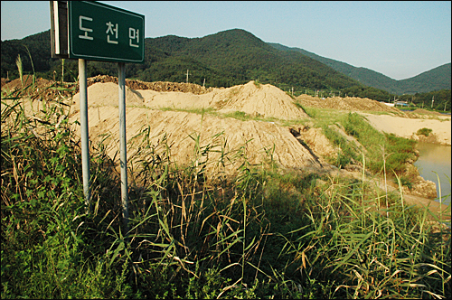 낙동강 옆에 있는 창녕군 도천면 우강리와 길곡면 오호리 일원에서는 '우강지구 농경지 리모델링사업'이 한창이다.