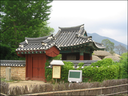 임경업 비각 임경업이 사망하기 16년 전(1628) 낙안읍에 세워진 비석. 당시 군수 임경업을 기리는 선정비다. 