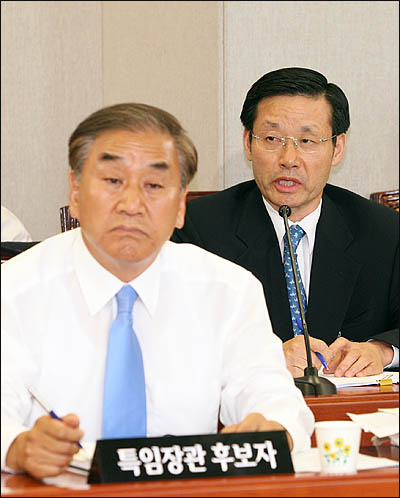 신대식 전 대우조선해양 감사실장이 2010년 8월 23일 이재오 당시 특임장관 후보자 인사청문회에 증인으로 출석해 답변하고 있다.