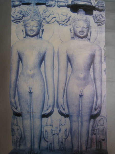 자이나교의 석상들과 마하비라의 상은 불교의 석상들과 흡사하다.