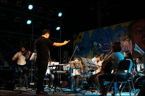 청소년문화축제에 오케스트라 공연이 이뤄지고 있는 모습.