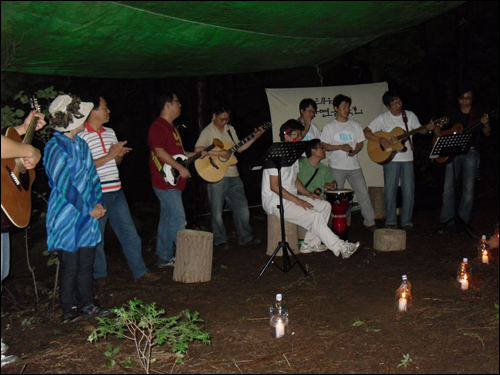 8월 28일 진행된 자연음악회 모습. 여주대학의 교수합창단의 모습. 