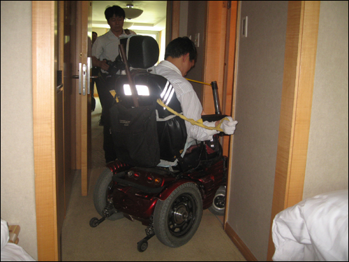 그랜드호텔의 휠체어가 들어가지 못하는 일반객실의 화장실