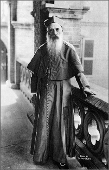 1890년부터 1938년까지 조선교구장으로 한국천주교회를 이끌었다.
