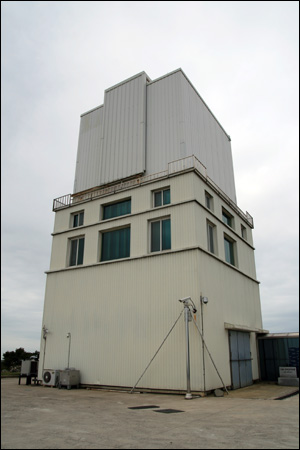 보현산천문대. 한국천문연구원(KASI)은 1996년 이곳에 1.8미터 망원경을 설치했다. 
