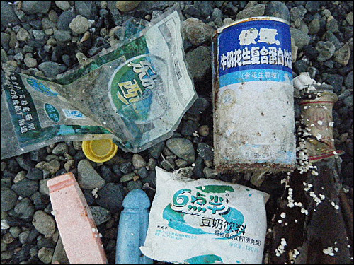 통영거제 바다에 '외국 기인 쓰레기'들이 많다.