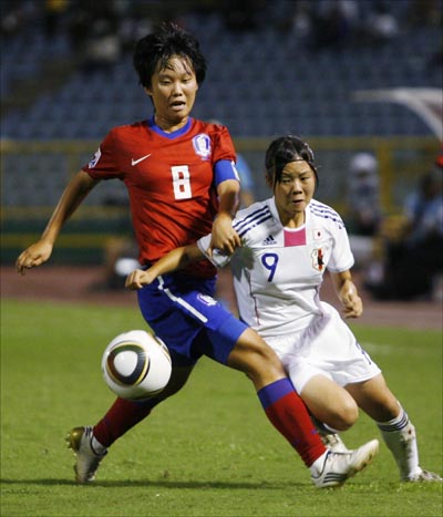  최덕주 감독이 이끄는 17세 이하 한국여자축구대표팀이 25일(현지시간) 트리니다드토바고 수도 포트오브 스페인의 해슬리 크로포드 스타디움에서 열린 U17 여자축구일본과의 결승전에서 승부차기 끝에 일본을 5-4로 누르고 우승을 차지했다.

