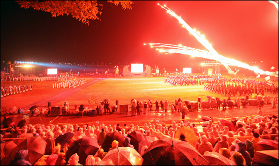 2일 저녁 충남 논산시 둔치공원 특설 세트장에서 열린 서기 660년 백제군과 신라군의 황산벌 전투 재현 공연.