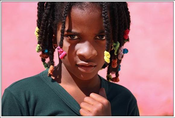 쿠바여자의 눈이 강렬하다. 성격이 다르긴 하지만 스티브맥커리의 아프칸소녀가 연상되는 사진이다.
