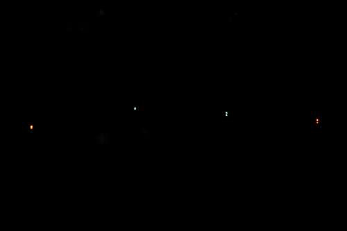캄캄한 가을밤을 수놓고 있는 캐미컬라이트 불빛들