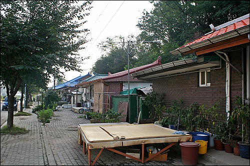 예전에는 초가지붕들이 즐비해 있을 단독주택 거리 모습