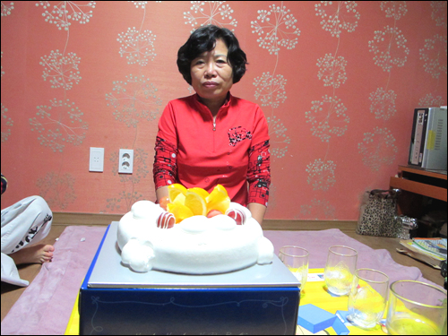 (2010.10.12) 58회 생일을 맞이한 도영이 할마이 이며 필자의 아내 김정애님 "여보 미안해요" 어쩌다 내가 이런 사람이 됐는지 나도 잘 모르겠어요. 하여간 죽도록 사랑합니다. 