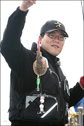 김소현씨는 잔 씨알의 갑오징어를 낚아냈다.
