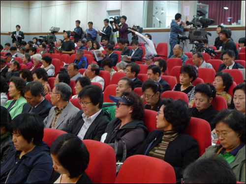 의왕 철도특구 공청회에 참석한 시민들