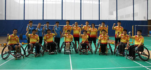  광저우아시아경기대회 출전을 앞두고 있는 국가대표 배드민턴 장애인선수단이 화이팅을 외치고 있다