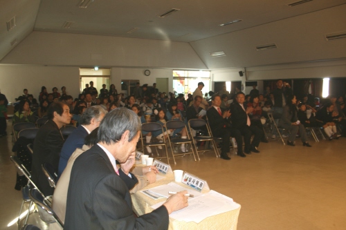 전국에서 처음으로 개최된 다문화가족 동요 부르기 대회에 관객들과 심사위원들의 관심이 높았다.  

