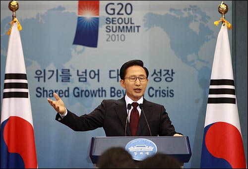 이명박 대통령이 3일 오전 청와대 춘추관에서 'G20 정상회의 관련 내·외신 기자회견'을 갖고 있다.