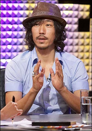  지난해 9월 케이블채널 tvN의 한 프로그램 <백지연의 피플 INSIDE>에 출연한 Tiger JK.