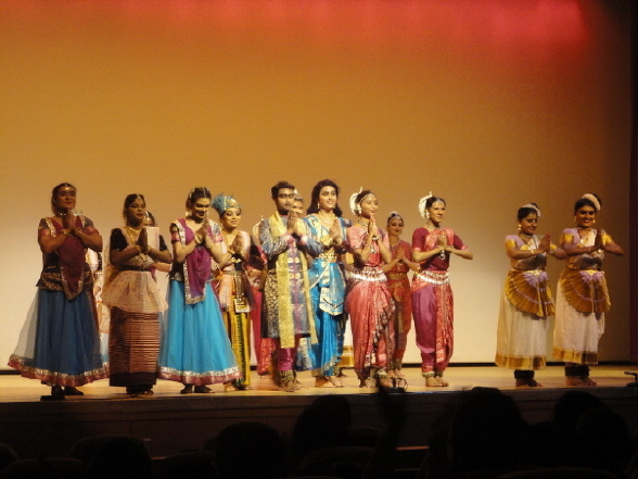 인도 전통춤의 진수를 보여준 <리투 삼하라> 공연단