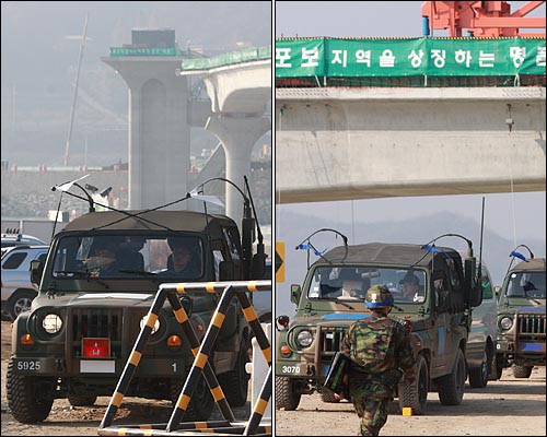 18일 오후 군용차량들이 경기도 여주 이포보 사고현장을 분주하게 드나들고 있다.