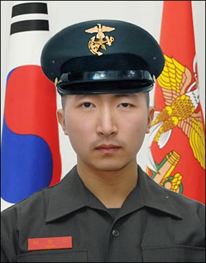 23일 북한의 연평도 포격 사건으로 사망한 고 서정우 하사. 