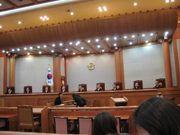 헌법재판소(소장 이강국)는 11월25일, 오후2시, 미디어법 권한쟁의 침해 심판 청구에 대해 선고했다.


