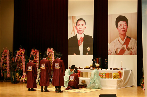  고(故)육영수여사 ‘탄신85주년 숭모제 및 기념식’이 개최됐다.