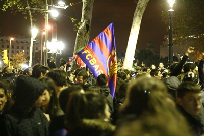 바르셀로나 시내 람블라거리 새벽시간에도 승리의 축포가 이어지고있다.