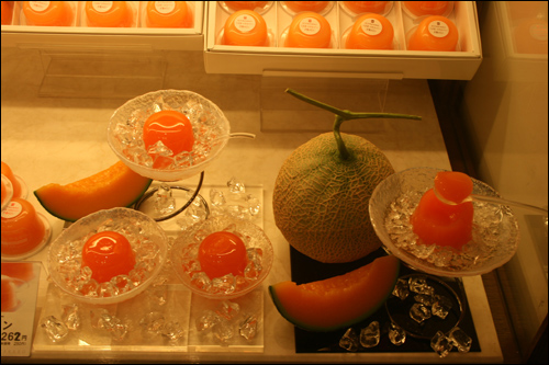 주황색의 맛깔스런 메론이 입에서 살살 녹는다.
