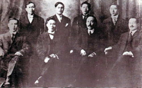 국민회 이사회(1909년). 뒷줄 오른쪽에서 두 번째가 김종림. 앞줄 오른쪽에서 두 번째가 이상설.